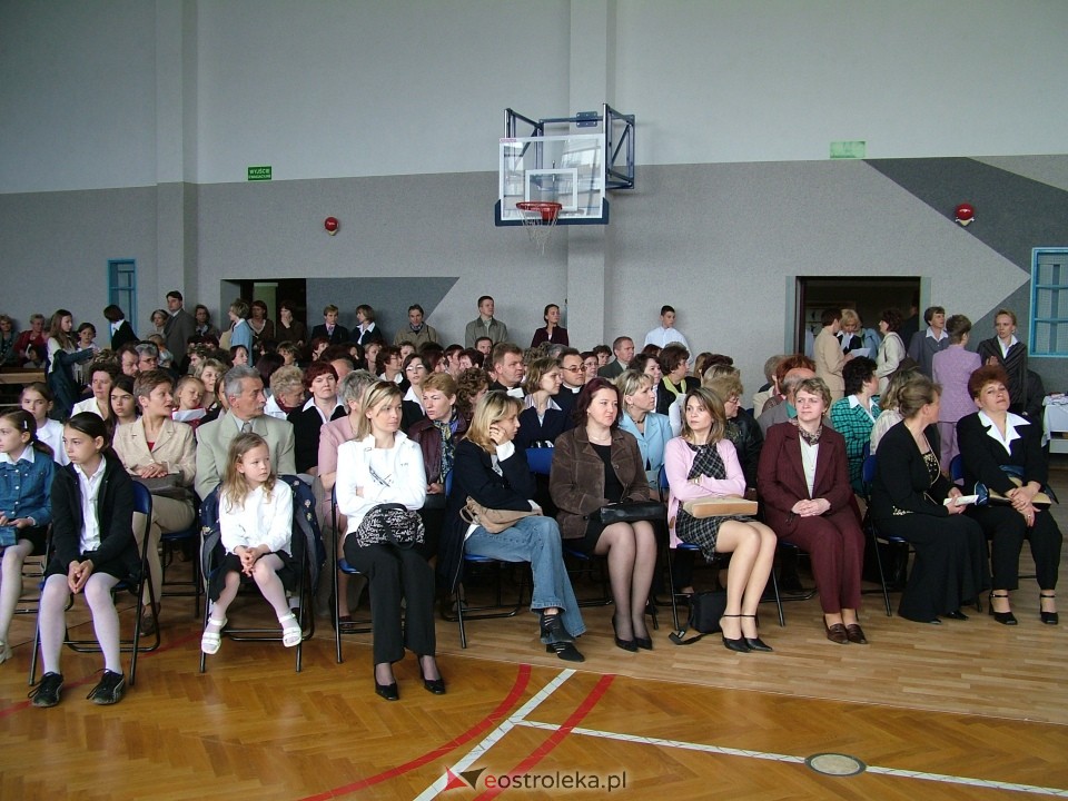 Odsłonięcie popiersia papieża Jana Pawła II w Ostrołęce - 2004 r. - zdjęcie #33 - eOstroleka.pl