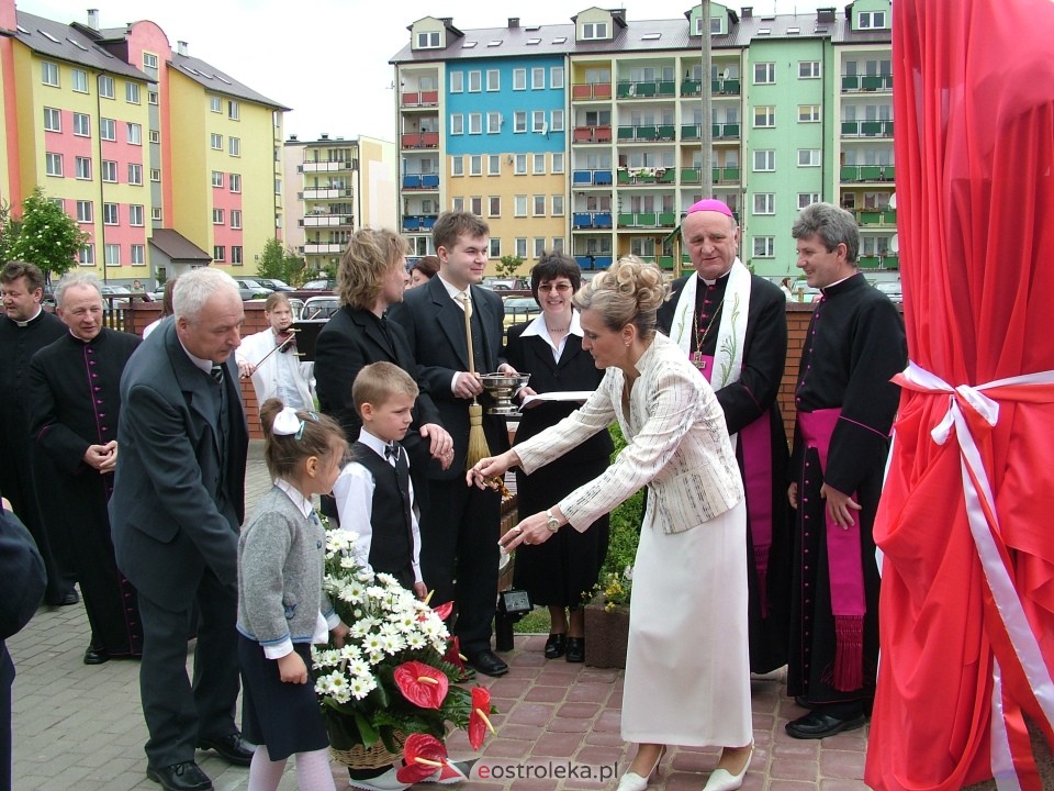 Odsłonięcie popiersia papieża Jana Pawła II w Ostrołęce - 2004 r. - zdjęcie #23 - eOstroleka.pl