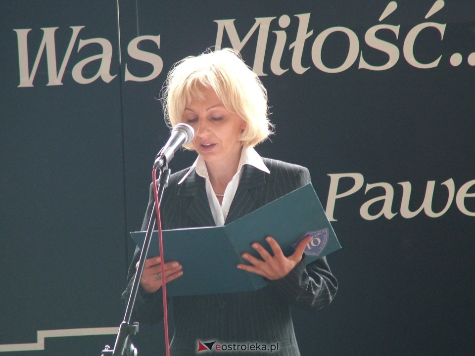 Odsłonięcie popiersia papieża Jana Pawła II w Ostrołęce - 2004 r. - zdjęcie #12 - eOstroleka.pl