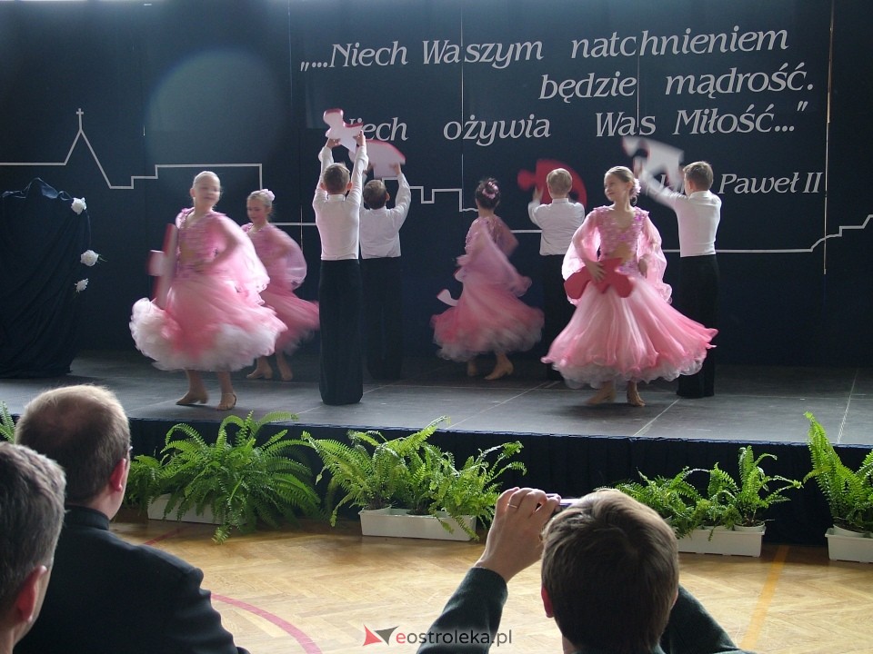 Odsłonięcie popiersia papieża Jana Pawła II w Ostrołęce - 2004 r. - zdjęcie #8 - eOstroleka.pl