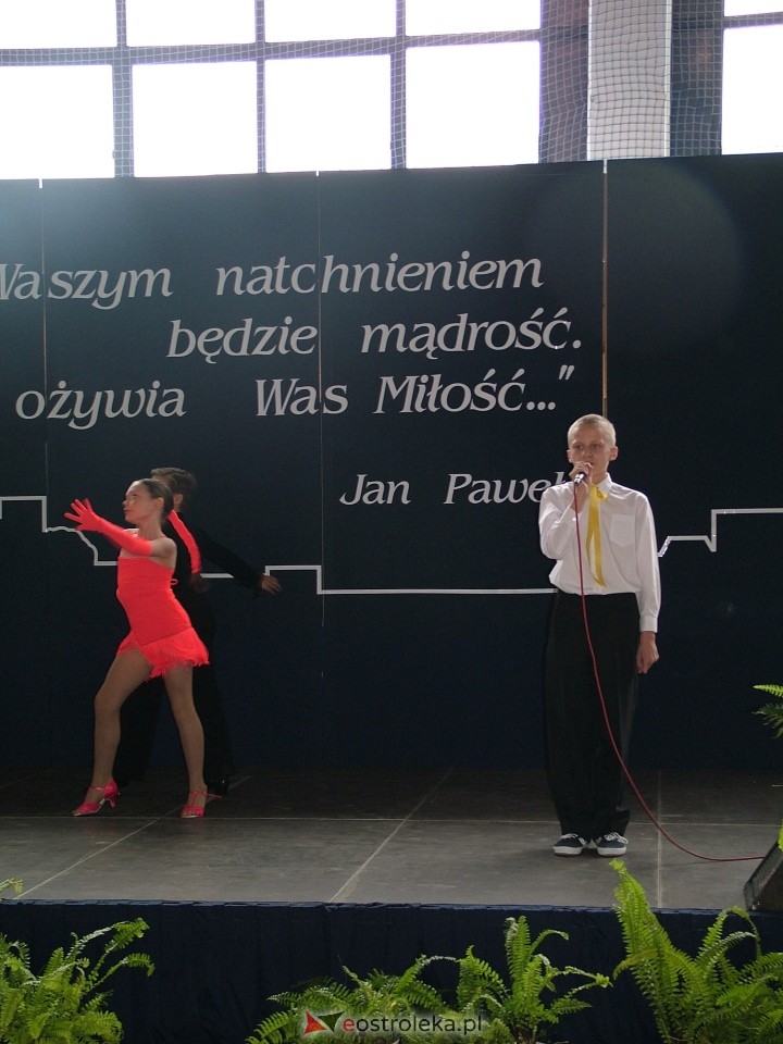 Odsłonięcie popiersia papieża Jana Pawła II w Ostrołęce - 2004 r. - zdjęcie #3 - eOstroleka.pl
