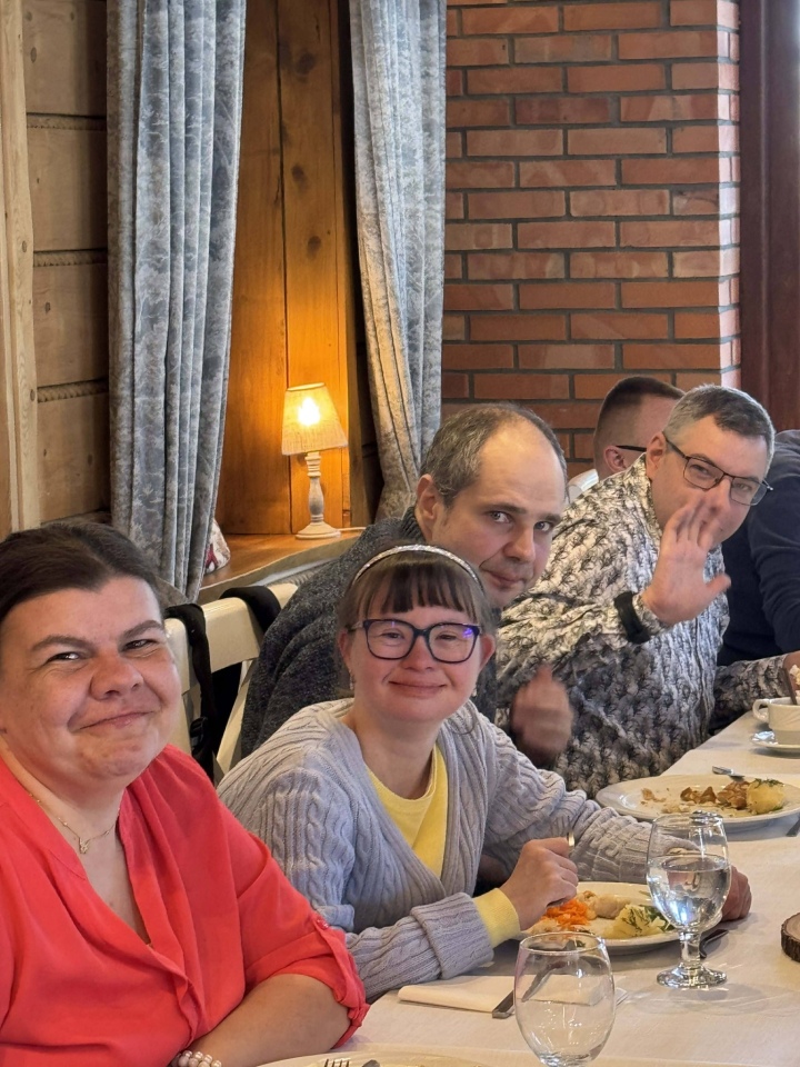 Wielkanoc i Dzień Świadomości Autyzmu w „Motylkach”. Wspólne świętowanie uczestników WTZ [02.04.2026] - zdjęcie #19 - eOstroleka.pl