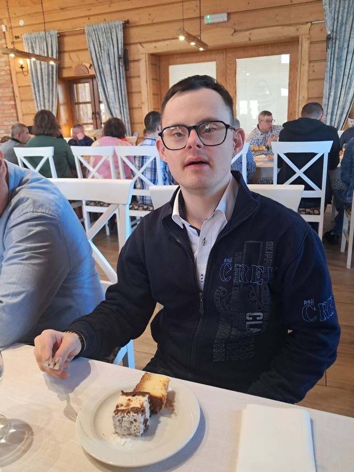 Wielkanoc i Dzień Świadomości Autyzmu w „Motylkach”. Wspólne świętowanie uczestników WTZ [02.04.2026] - zdjęcie #12 - eOstroleka.pl