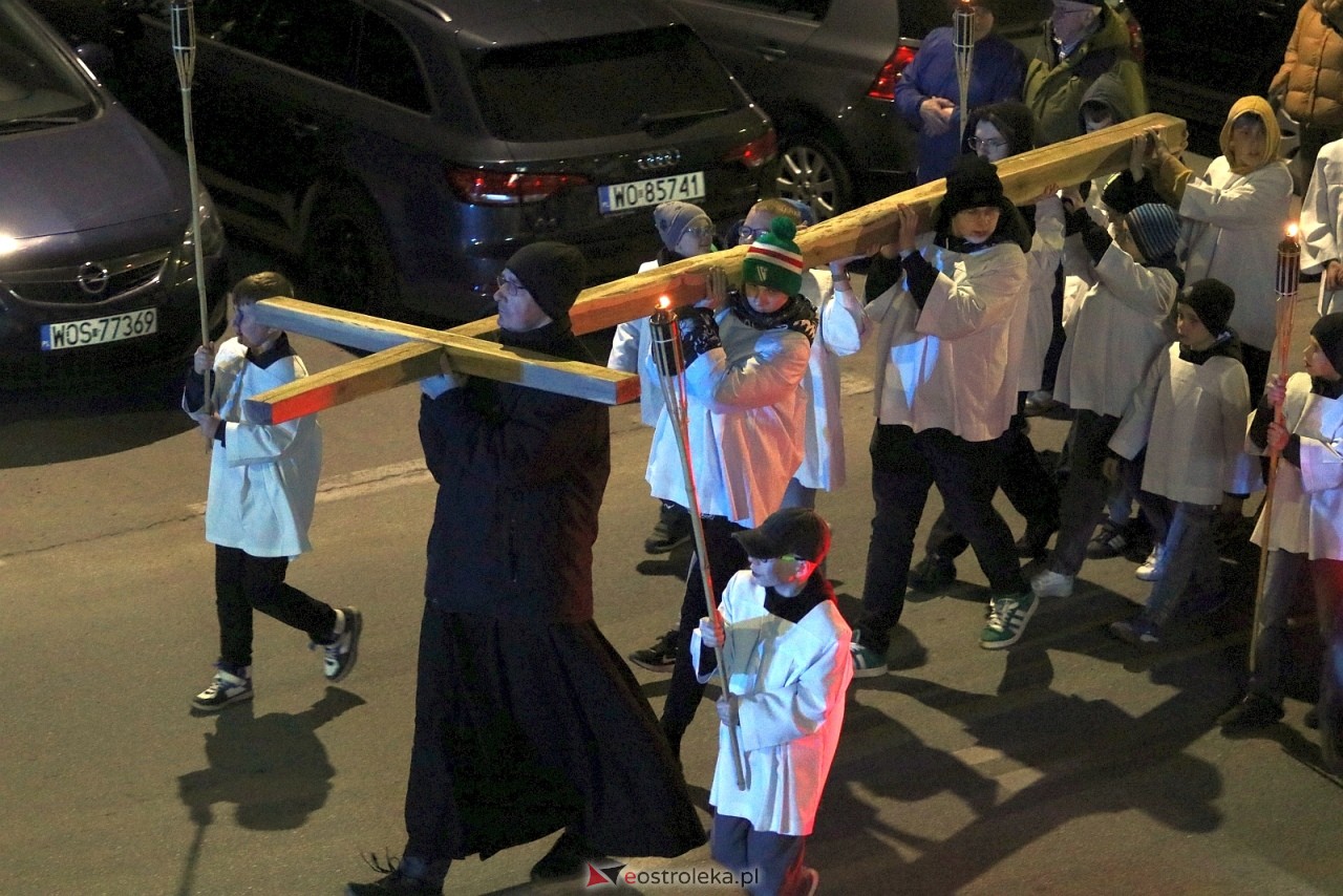 Droga krzyżowa parafii św. Franciszka w Ostrołęce [3.04.2026] - zdjęcie #58 - eOstroleka.pl