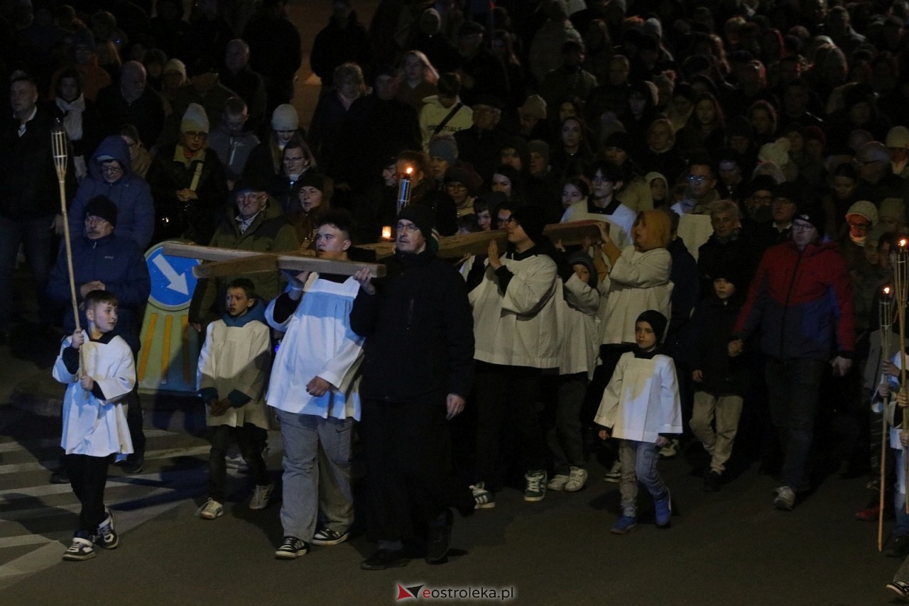 Droga krzyżowa parafii św. Franciszka w Ostrołęce [3.04.2026] - zdjęcie #41 - eOstroleka.pl