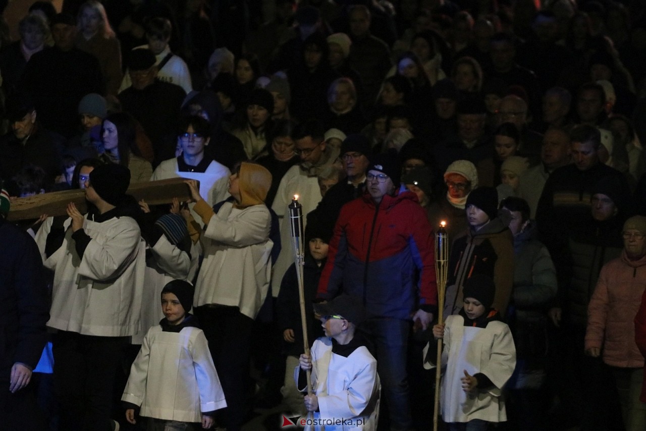 Droga krzyżowa parafii św. Franciszka w Ostrołęce [3.04.2026] - zdjęcie #40 - eOstroleka.pl
