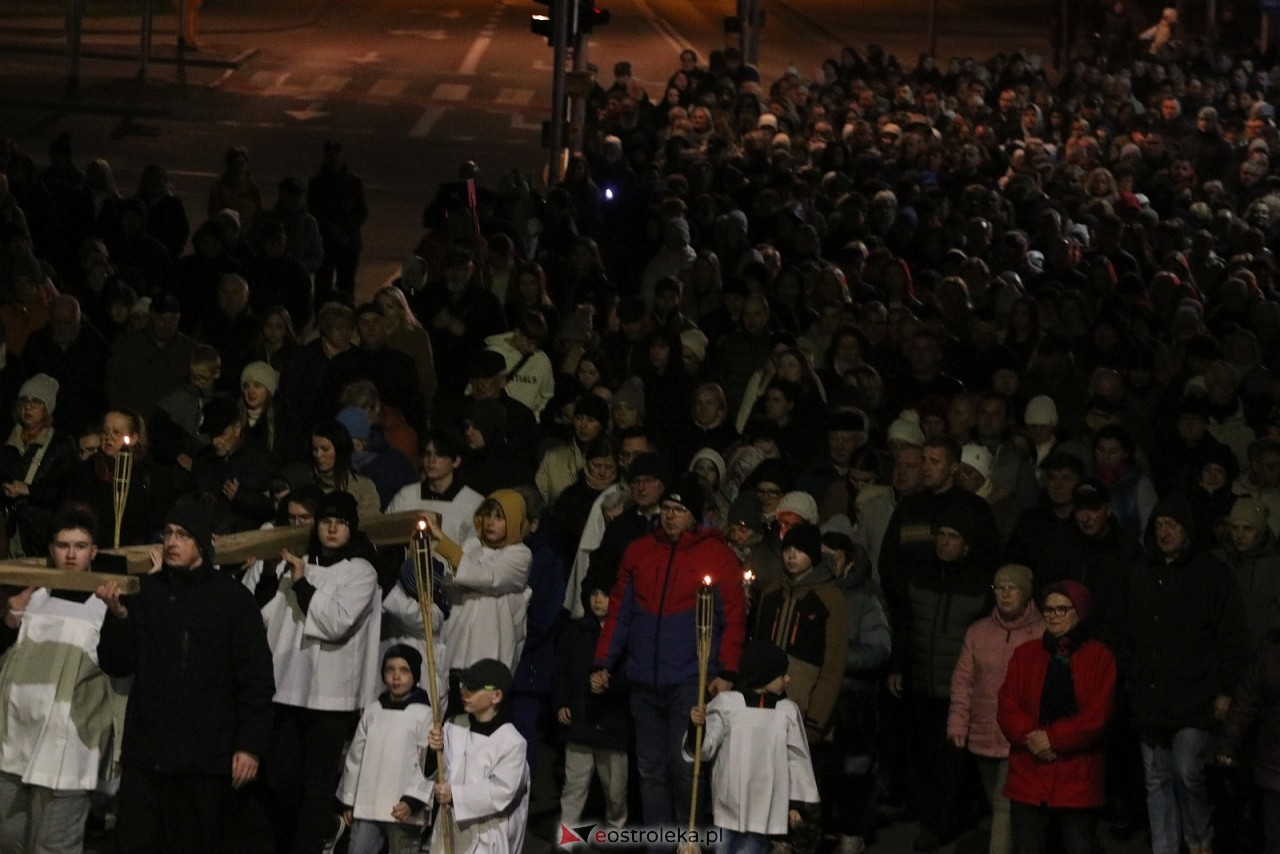 Droga krzyżowa parafii św. Franciszka w Ostrołęce [3.04.2026] - zdjęcie #39 - eOstroleka.pl
