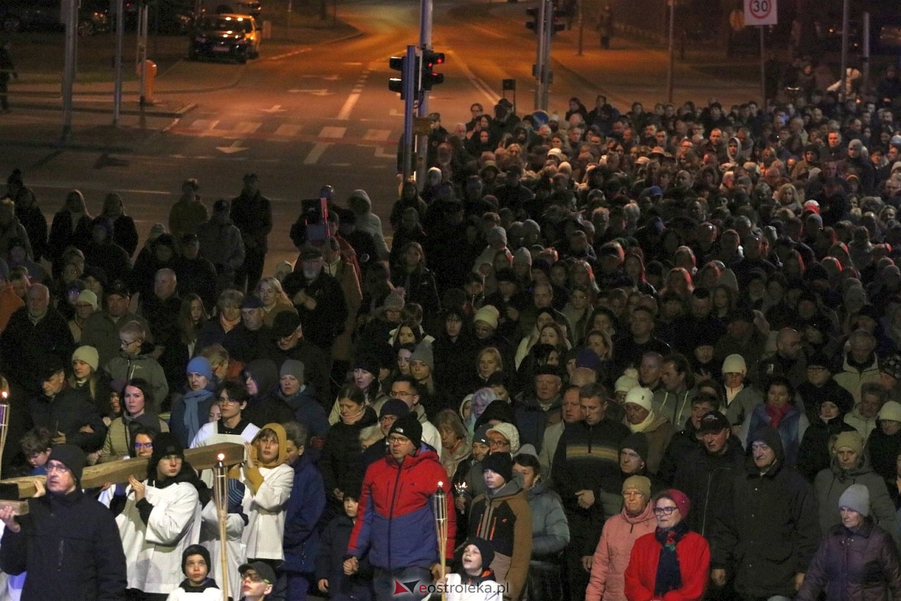 Droga krzyżowa parafii św. Franciszka w Ostrołęce [3.04.2026] - zdjęcie #38 - eOstroleka.pl