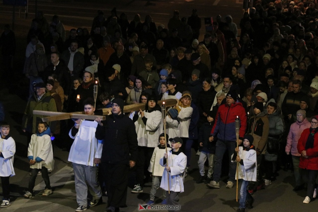 Droga krzyżowa parafii św. Franciszka w Ostrołęce [3.04.2026] - zdjęcie #37 - eOstroleka.pl