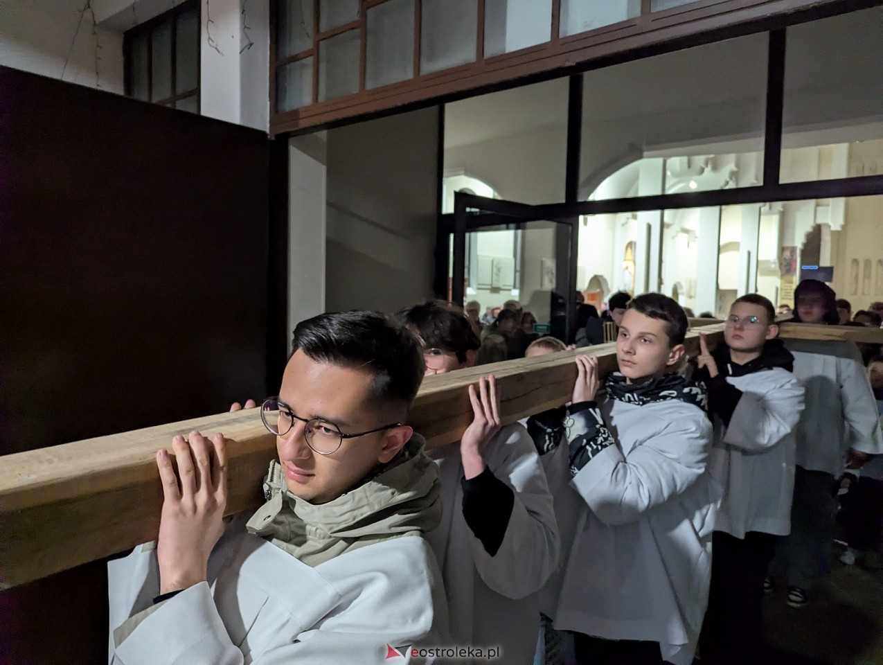 Droga krzyżowa parafii św. Franciszka w Ostrołęce [3.04.2026] - zdjęcie #33 - eOstroleka.pl