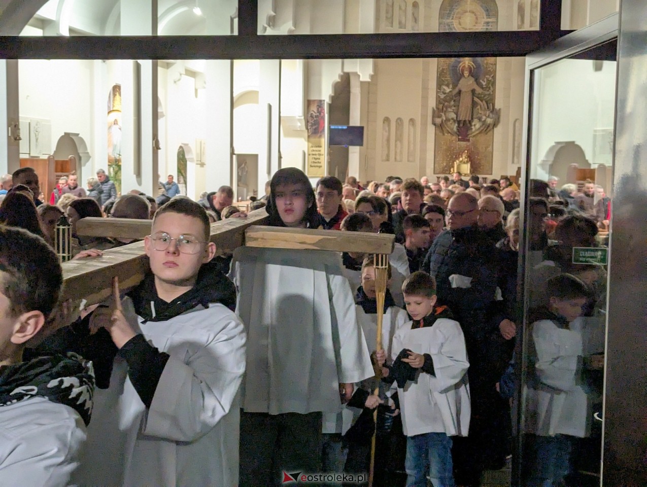 Droga krzyżowa parafii św. Franciszka w Ostrołęce [3.04.2026] - zdjęcie #32 - eOstroleka.pl