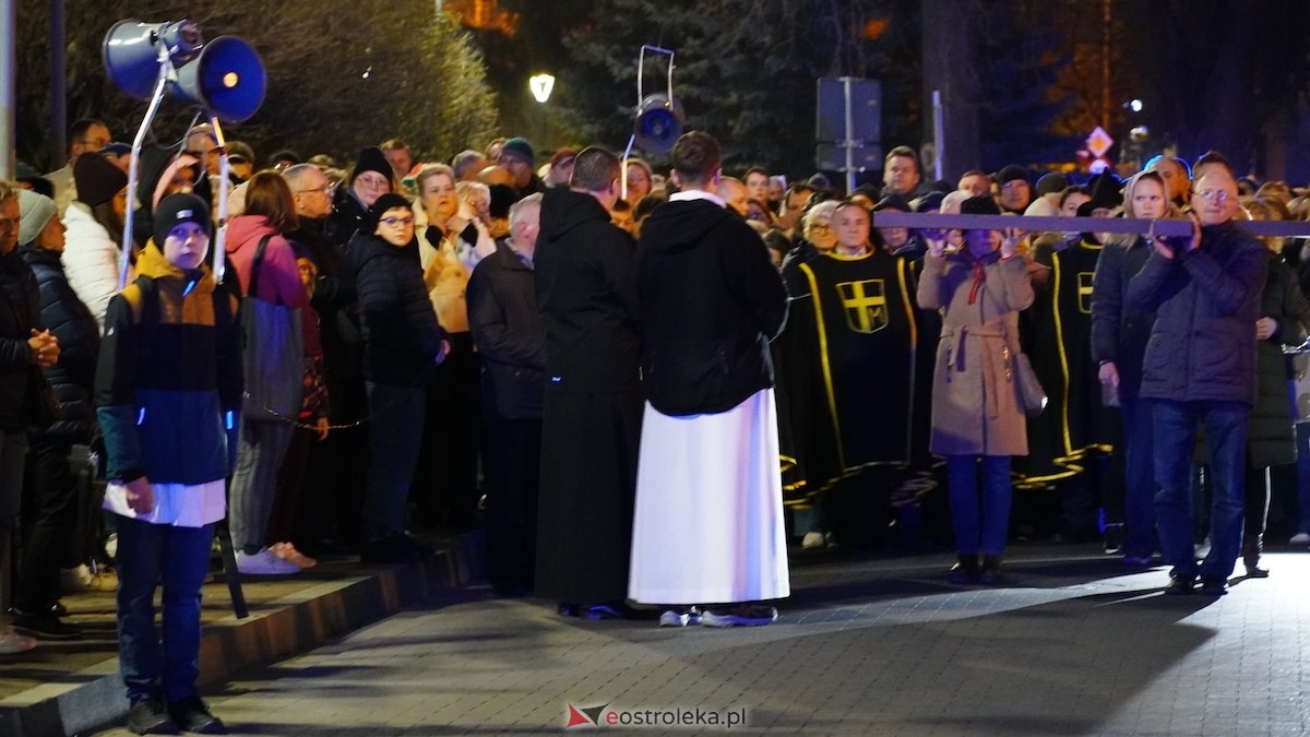 Droga Krzyżowa w Klasztorze [03.04.2026] - zdjęcie #15 - eOstroleka.pl