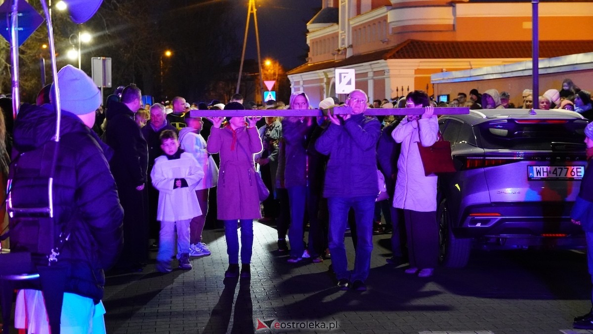 Droga Krzyżowa w Klasztorze [03.04.2026] - zdjęcie #12 - eOstroleka.pl