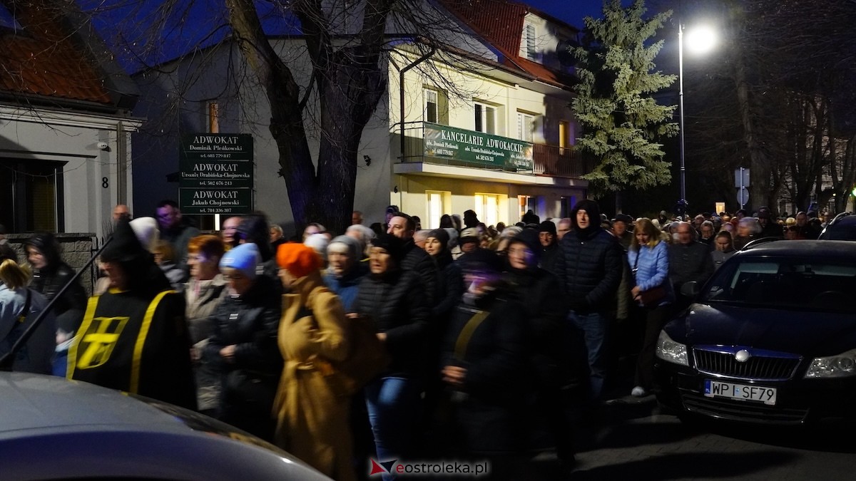 Droga Krzyżowa w Klasztorze [03.04.2026] - zdjęcie #10 - eOstroleka.pl