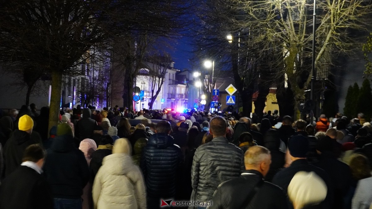 Droga Krzyżowa w Klasztorze [03.04.2026] - zdjęcie #2 - eOstroleka.pl