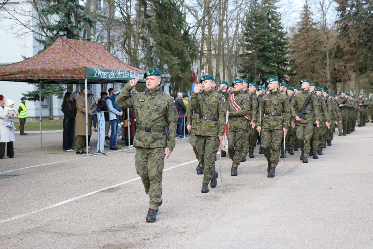 Przysięga wojskowa w Przasnyszu - fot. 2 ORel [28.03.2026] - zdjęcie #4 - eOstroleka.pl