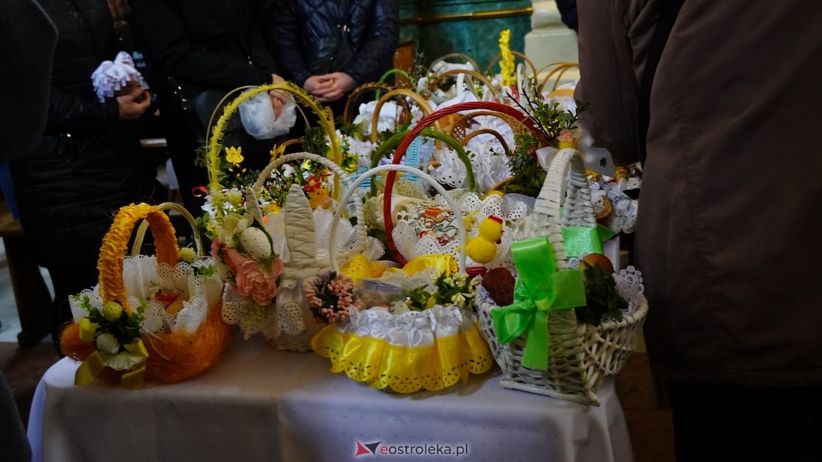 Święcenie pokarmów w ostrołęckich parafiach [04.04.2026] - zdjęcie #60 - eOstroleka.pl