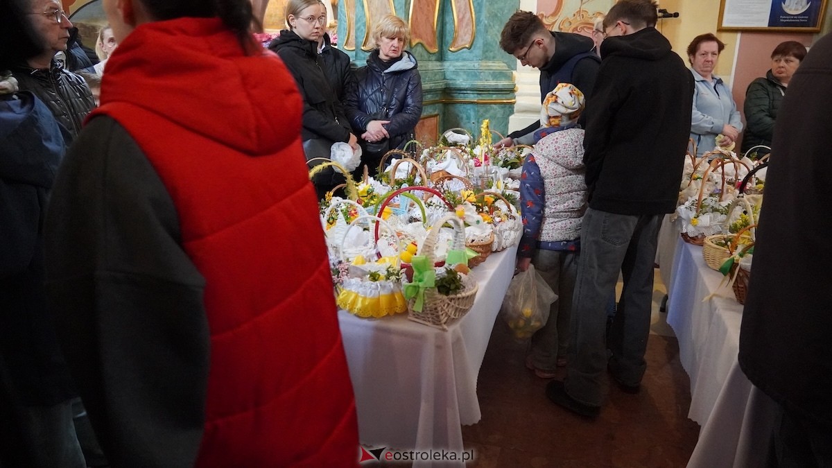 Święcenie pokarmów w ostrołęckich parafiach [04.04.2026] - zdjęcie #55 - eOstroleka.pl