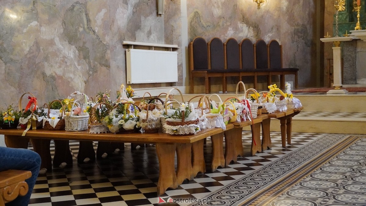 Święcenie pokarmów w ostrołęckich parafiach [04.04.2026] - zdjęcie #49 - eOstroleka.pl