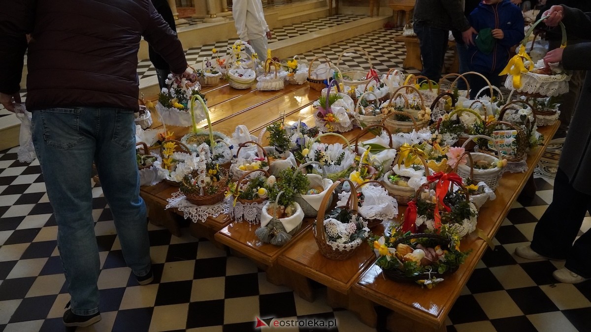 Święcenie pokarmów w ostrołęckich parafiach [04.04.2026] - zdjęcie #37 - eOstroleka.pl