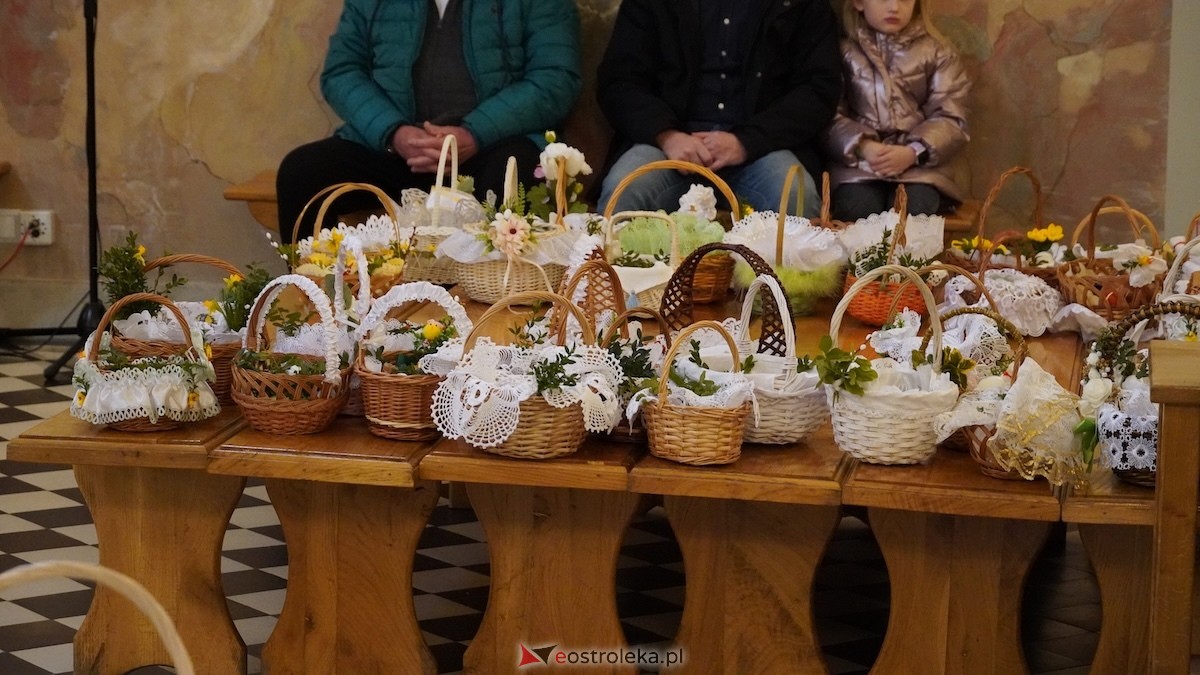 Święcenie pokarmów w ostrołęckich parafiach [04.04.2026] - zdjęcie #32 - eOstroleka.pl