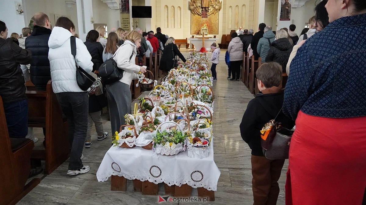 Święcenie pokarmów w ostrołęckich parafiach [04.04.2026] - zdjęcie #29 - eOstroleka.pl