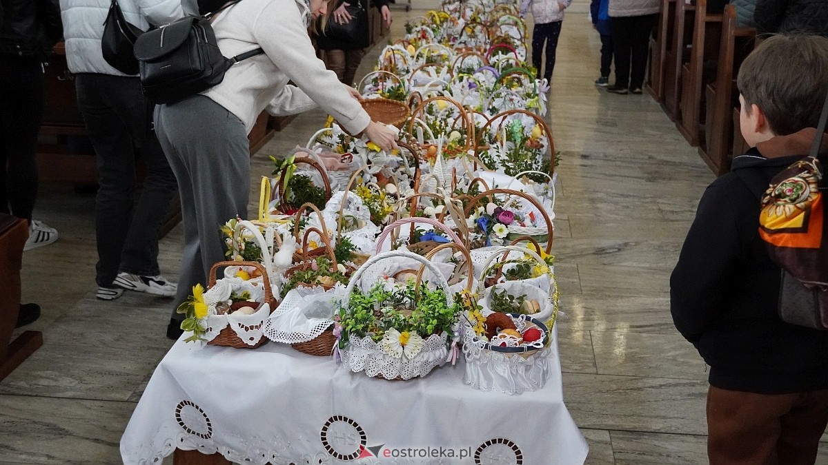Święcenie pokarmów w ostrołęckich parafiach [04.04.2026] - zdjęcie #28 - eOstroleka.pl