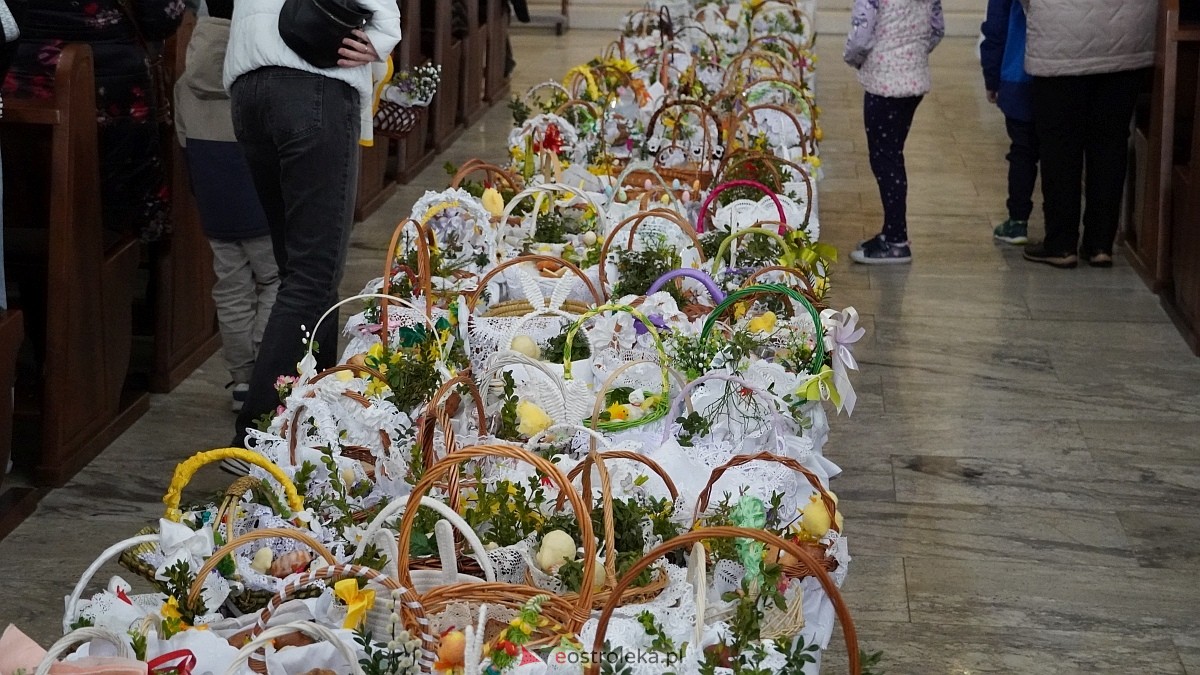 Święcenie pokarmów w ostrołęckich parafiach [04.04.2026] - zdjęcie #25 - eOstroleka.pl