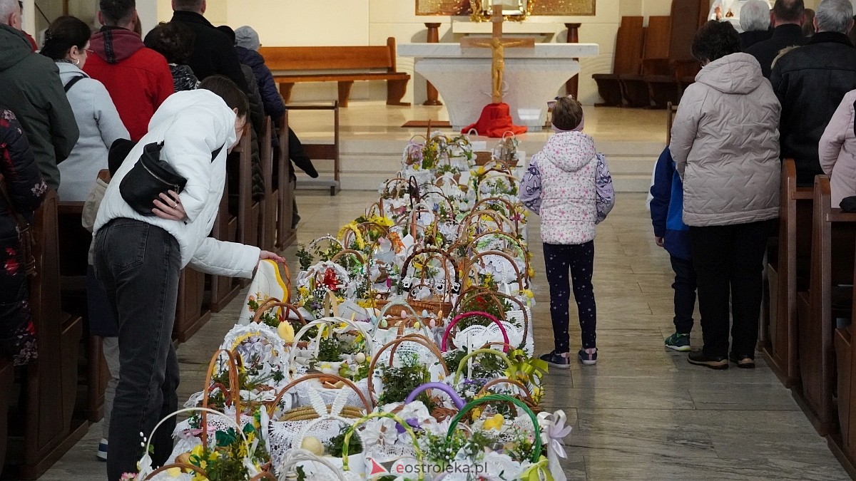 Święcenie pokarmów w ostrołęckich parafiach [04.04.2026] - zdjęcie #24 - eOstroleka.pl