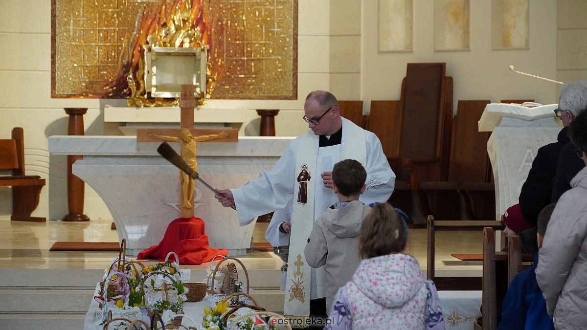 Święcenie pokarmów w ostrołęckich parafiach [04.04.2026] - zdjęcie #17 - eOstroleka.pl