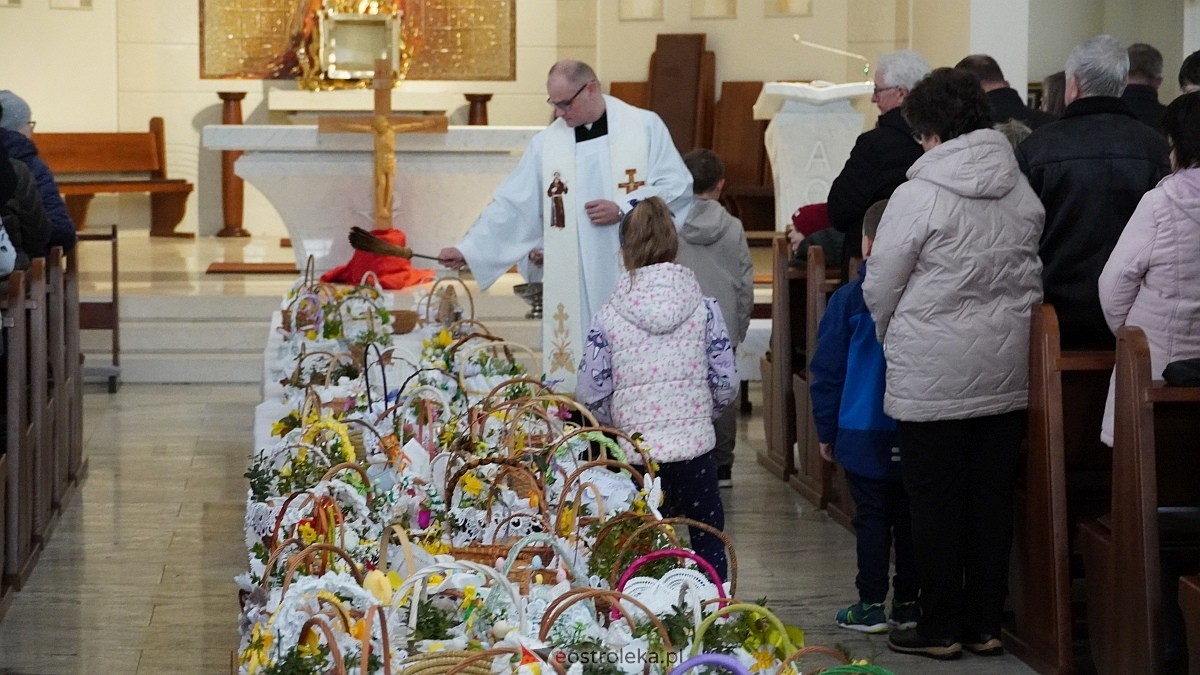Święcenie pokarmów w ostrołęckich parafiach [04.04.2026] - zdjęcie #16 - eOstroleka.pl