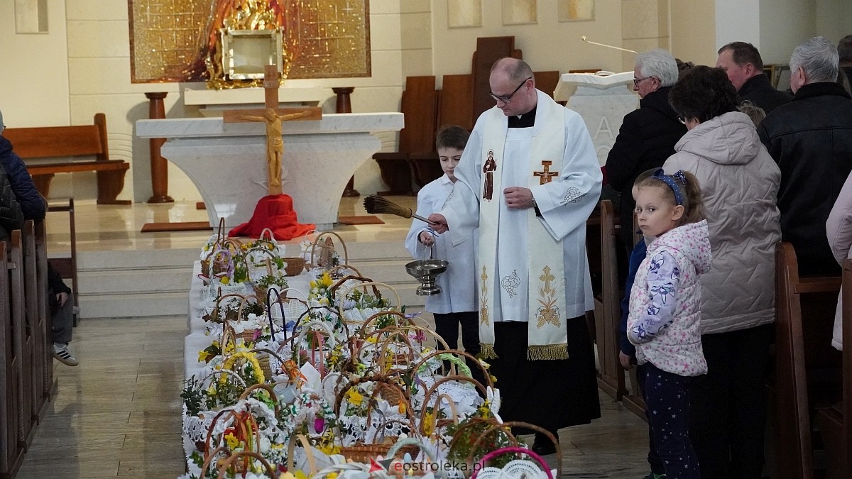 Święcenie pokarmów w ostrołęckich parafiach [04.04.2026] - zdjęcie #15 - eOstroleka.pl