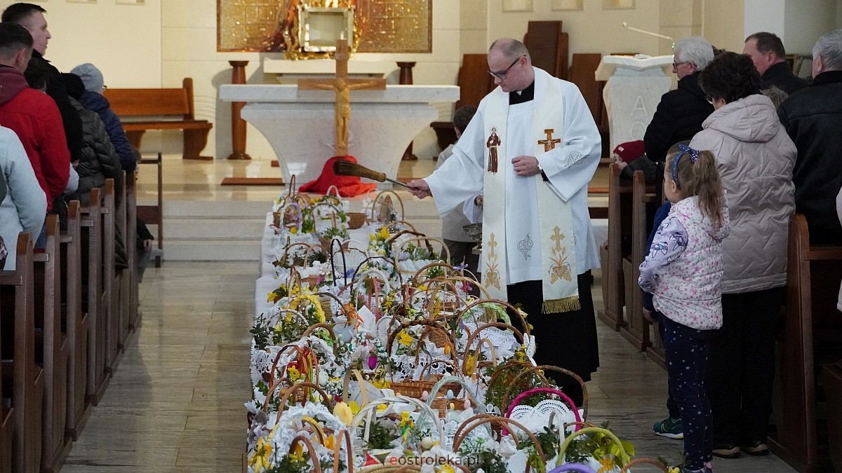 Święcenie pokarmów w ostrołęckich parafiach [04.04.2026] - zdjęcie #14 - eOstroleka.pl