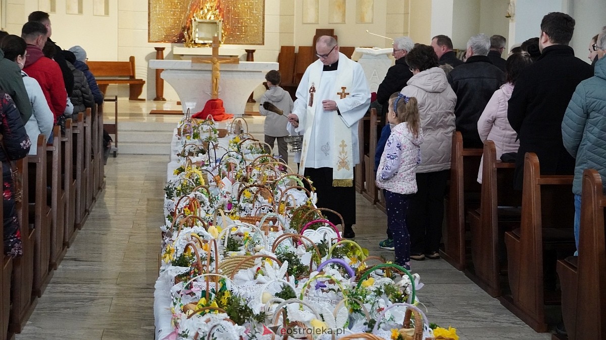 Święcenie pokarmów w ostrołęckich parafiach [04.04.2026] - zdjęcie #13 - eOstroleka.pl