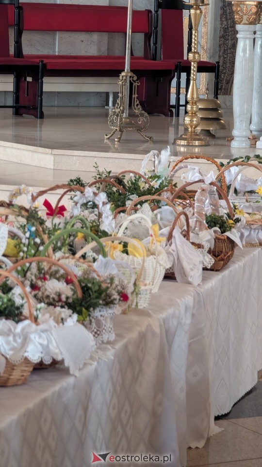 Święcenie pokarmów w ostrołęckich parafiach [04.04.2026] - zdjęcie #95 - eOstroleka.pl