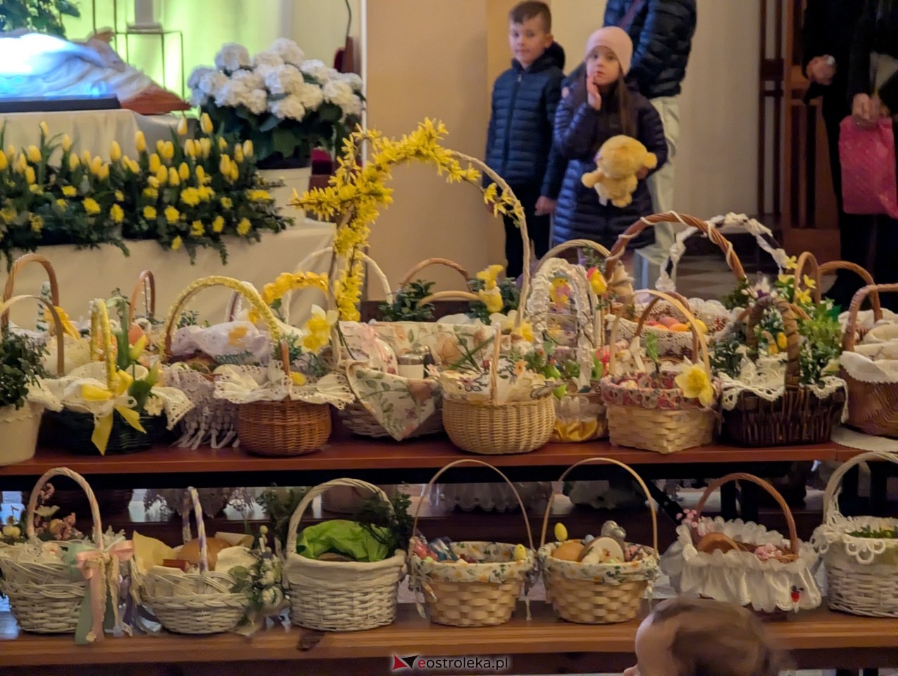 Święcenie pokarmów w ostrołęckich parafiach [04.04.2026] - zdjęcie #10 - eOstroleka.pl