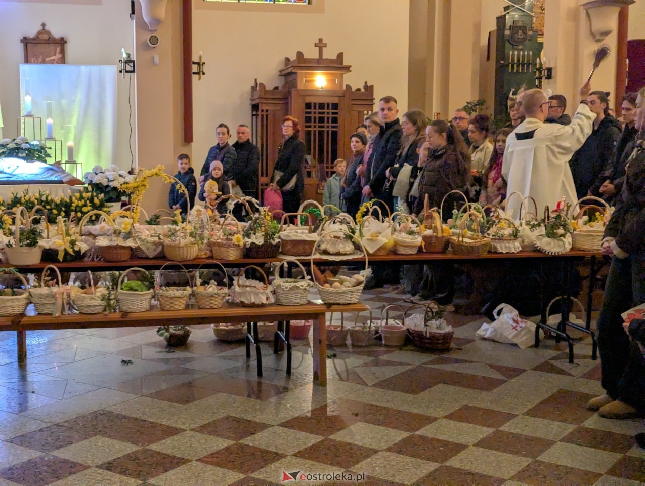 Święcenie pokarmów w ostrołęckich parafiach [04.04.2026] - zdjęcie #7 - eOstroleka.pl