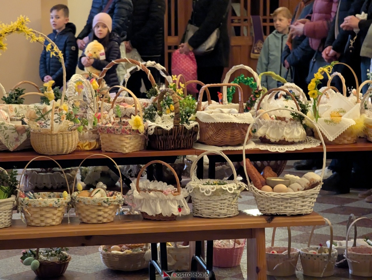 Święcenie pokarmów w ostrołęckich parafiach [04.04.2026] - zdjęcie #3 - eOstroleka.pl