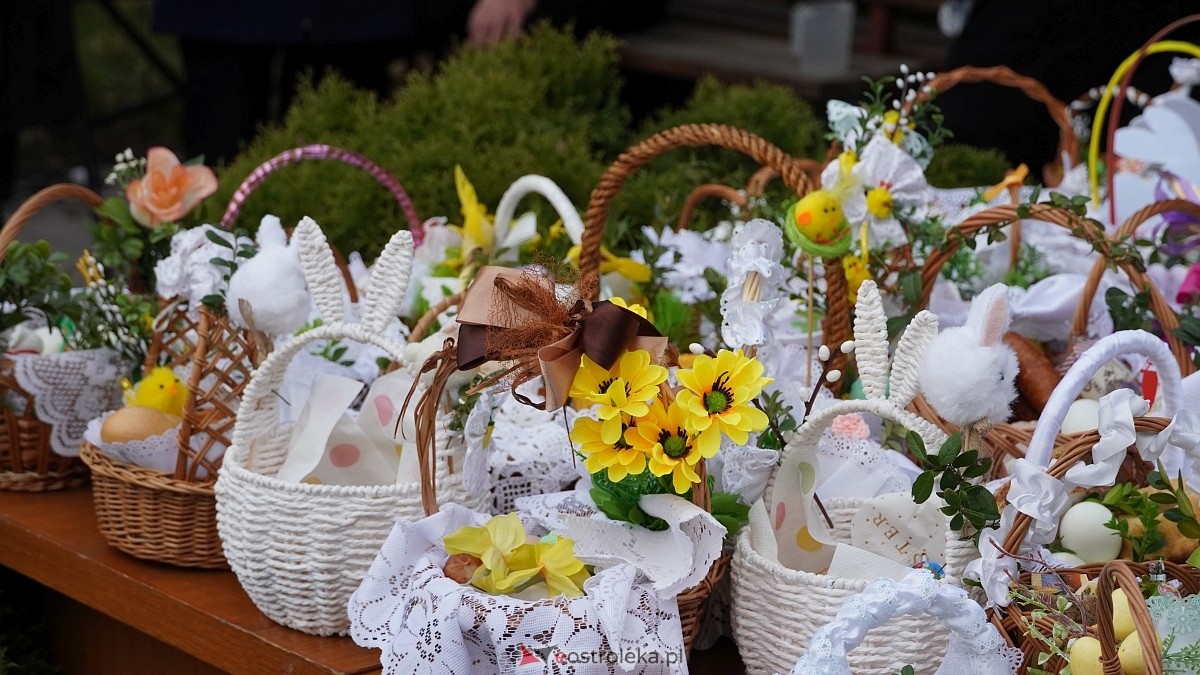 Święcenie wielkanocnych koszyczków na osiedlu Leśne [04.04.2026] - zdjęcie #43 - eOstroleka.pl