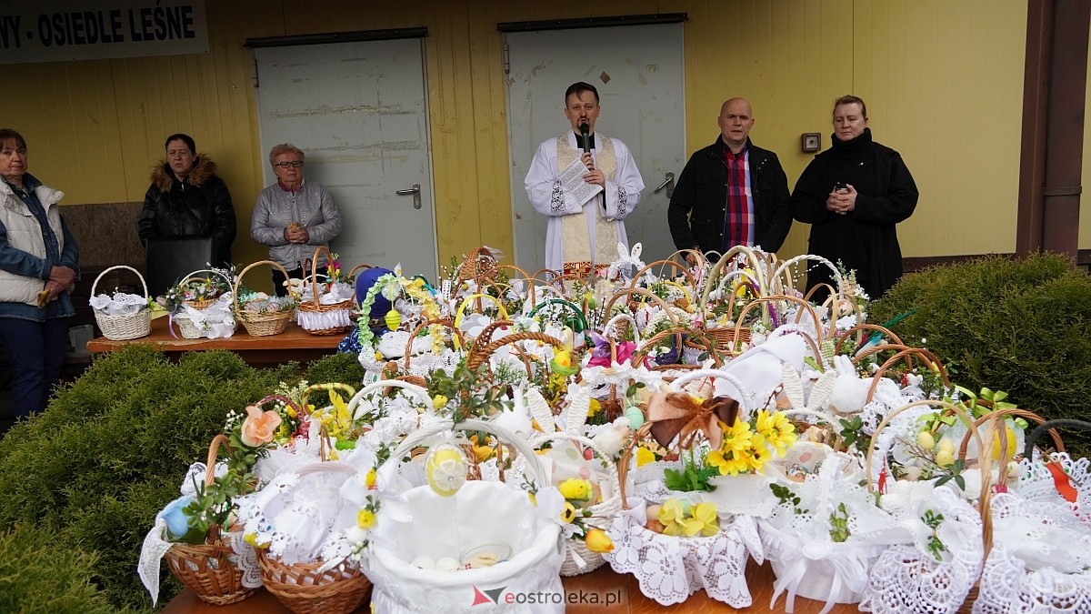 Święcenie wielkanocnych koszyczków na osiedlu Leśne [04.04.2026] - zdjęcie #5 - eOstroleka.pl