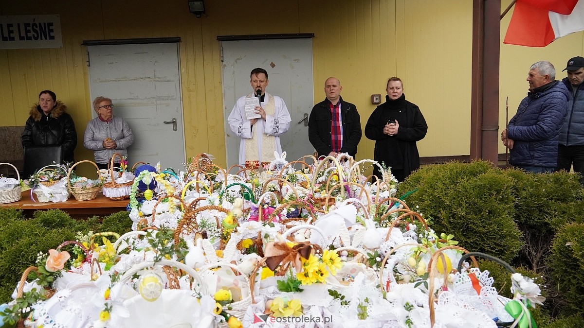 Święcenie wielkanocnych koszyczków na osiedlu Leśne [04.04.2026] - zdjęcie #2 - eOstroleka.pl