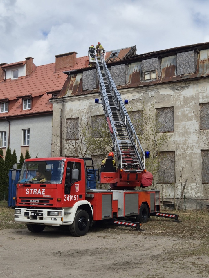 Uszkodzony dach przy ul. Parkowej [07.04.2026] - zdjęcie #6 - eOstroleka.pl