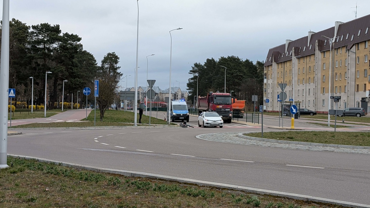 Potrącenie rowerzysty na rondzie Goworowska/Żebrowskiego [08.04.2026] - zdjęcie #7 - eOstroleka.pl