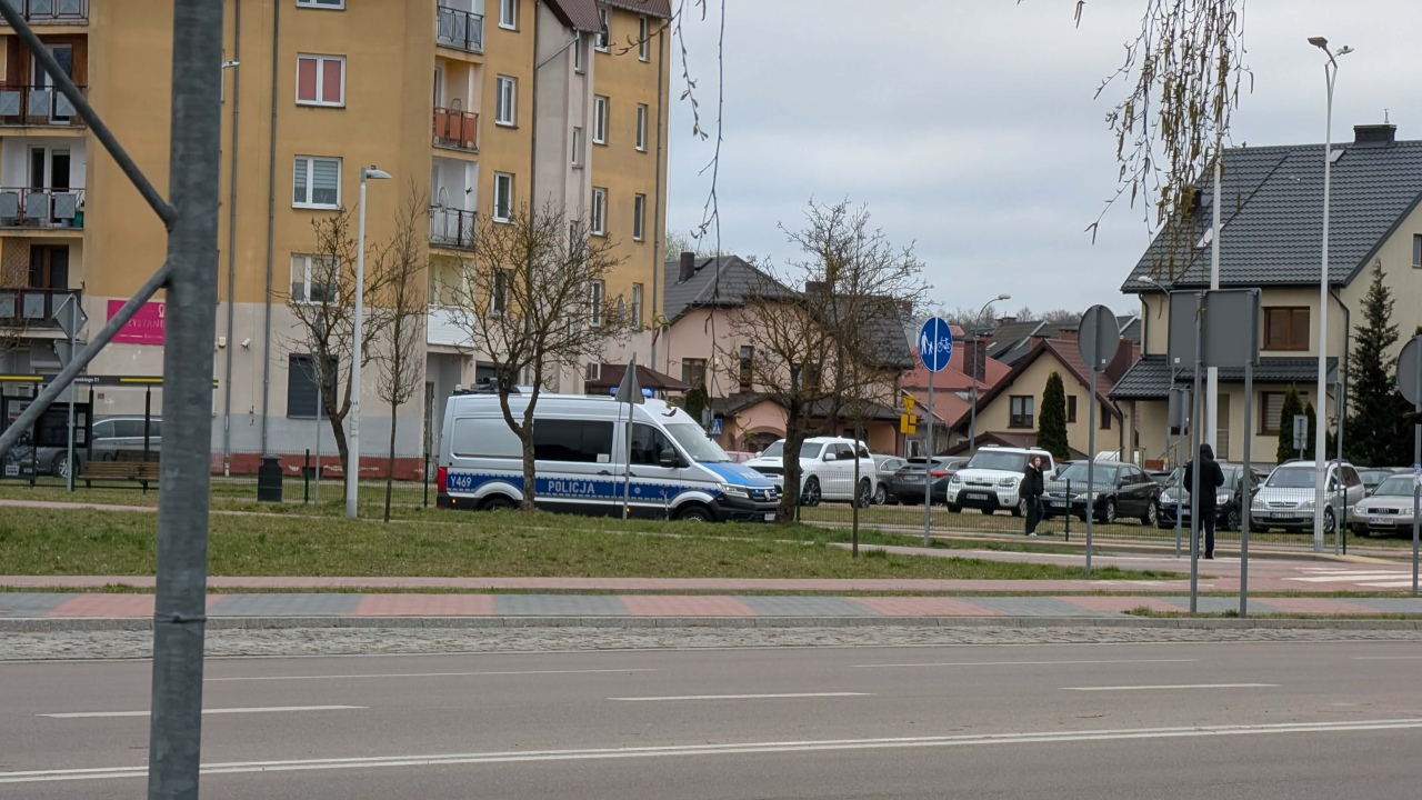 Potrącenie rowerzysty na rondzie Goworowska/Żebrowskiego [08.04.2026] - zdjęcie #2 - eOstroleka.pl