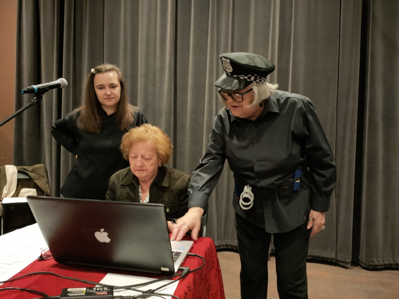 Wiosenny spektakl w Ostrołęckim Uniwersytecie Trzeciego Wieku [01.04.2026] - zdjęcie #69 - eOstroleka.pl