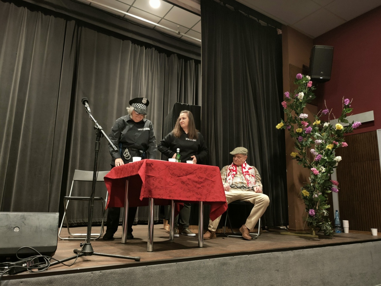 Wiosenny spektakl w Ostrołęckim Uniwersytecie Trzeciego Wieku [01.04.2026] - zdjęcie #63 - eOstroleka.pl