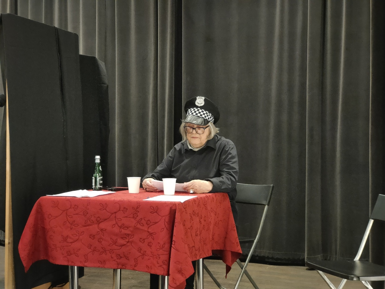 Wiosenny spektakl w Ostrołęckim Uniwersytecie Trzeciego Wieku [01.04.2026] - zdjęcie #49 - eOstroleka.pl