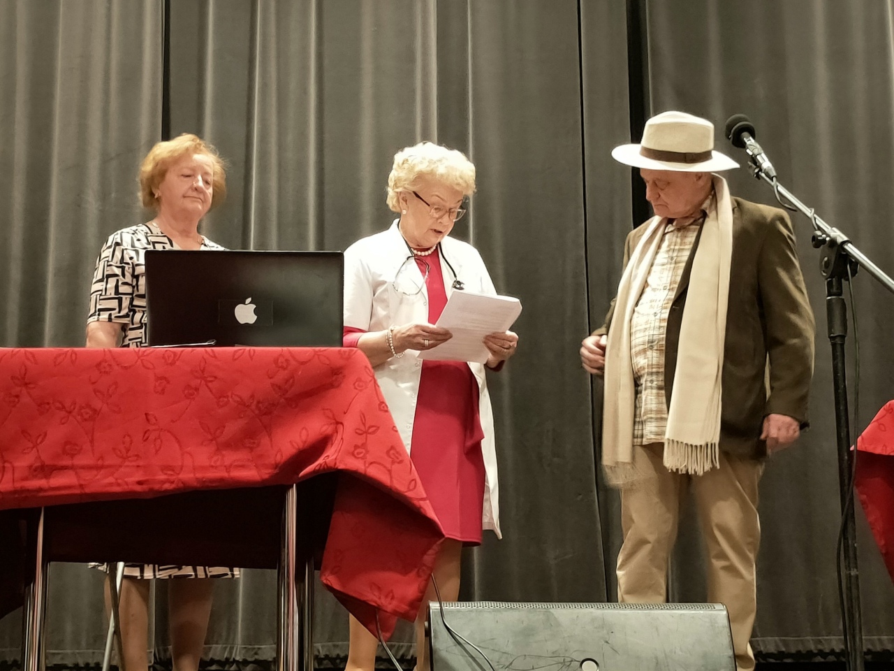 Wiosenny spektakl w Ostrołęckim Uniwersytecie Trzeciego Wieku [01.04.2026] - zdjęcie #45 - eOstroleka.pl