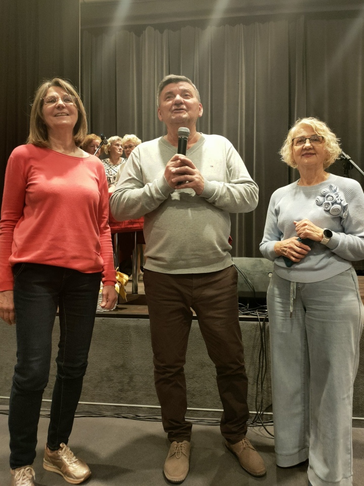 Wiosenny spektakl w Ostrołęckim Uniwersytecie Trzeciego Wieku [01.04.2026] - zdjęcie #44 - eOstroleka.pl