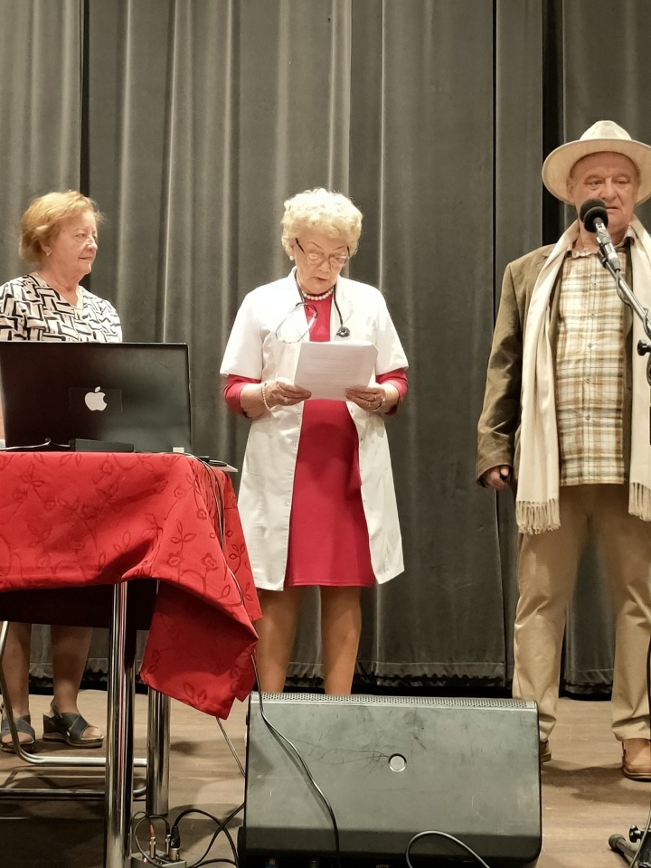 Wiosenny spektakl w Ostrołęckim Uniwersytecie Trzeciego Wieku [01.04.2026] - zdjęcie #41 - eOstroleka.pl